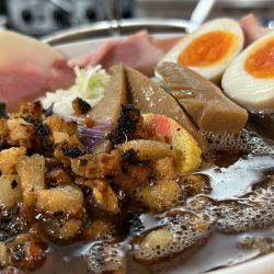 本日の合わせ琥珀（茨城県産真鯖）全載せ、鱗トッピング、中太麺