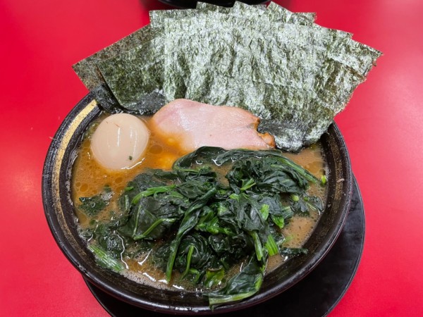 「直伝ラーメン」@王道家直伝 との丸家 八潮店の写真