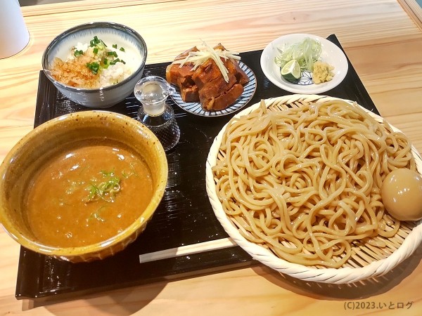 「肉つけカレー 中(+肉+味玉)」@一志相伝の写真
