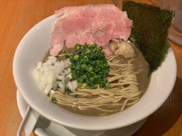 「濃厚牡蠣煮干そば」@麺屋 まほろ芭の写真