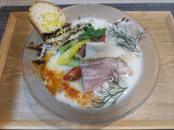 「真鯛の濃厚中華そば・泡ver（冷やし）」@LOKAHiの写真