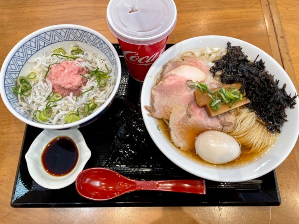 「特製牡蠣そば＋ネキトロしらす丼」@中華そば よしかわ 三井アウトレットパーク入間店の写真
