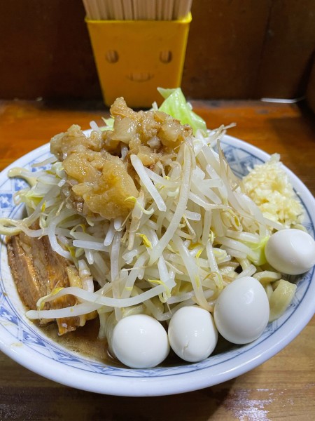 「小ラーメン　うずら　野菜マシニンニクアブラ　780円」@蓮爾 新町一丁目店の写真