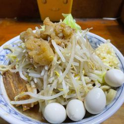 小ラーメン　うずら　野菜マシニンニクアブラ　780円