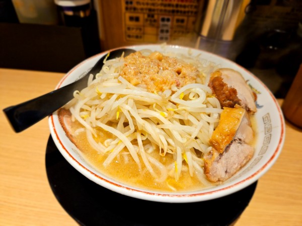 「小ラーメン(全マシ)」@ラーメン豚山 東京ラーメン横丁店の写真