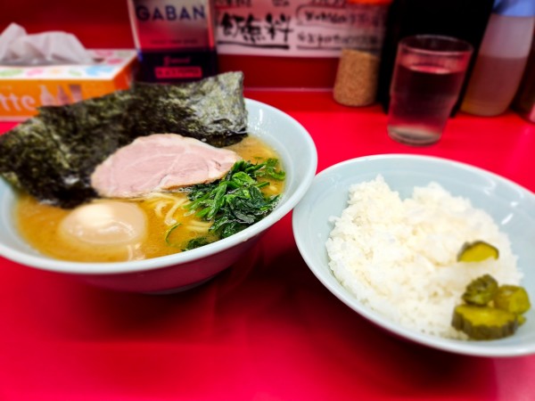 「ラーメン(味濃め、油多め、学割玉子)」@家系らーめん 武将家の写真