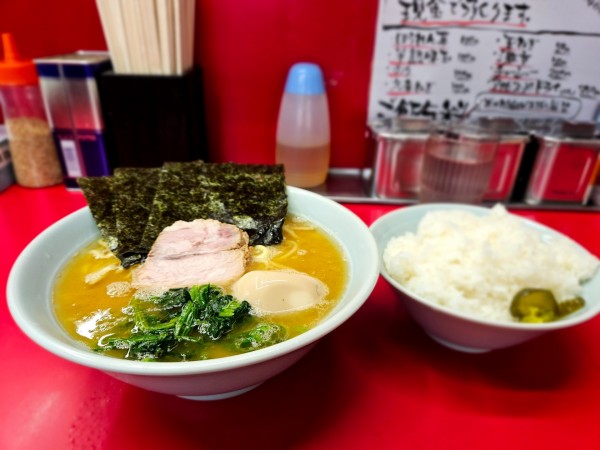 「ラーメン(味濃め、油多め、学割玉子)」@家系らーめん 武将家の写真