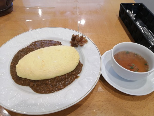 「ドライカレーオムレツのせスープ付き 1200円」@神田ルー・ド・メール Loup de merの写真