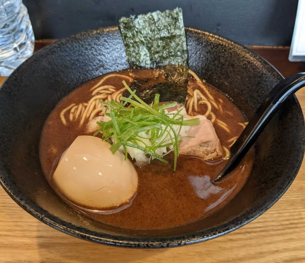 「豚×鰹らーめん + 味玉」@Life is beautiful らぁ麺 & Cafe'barの写真