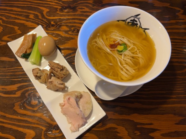 「鶏塩上湯麺＋味付けたまご」@麺屋 あごすけの写真