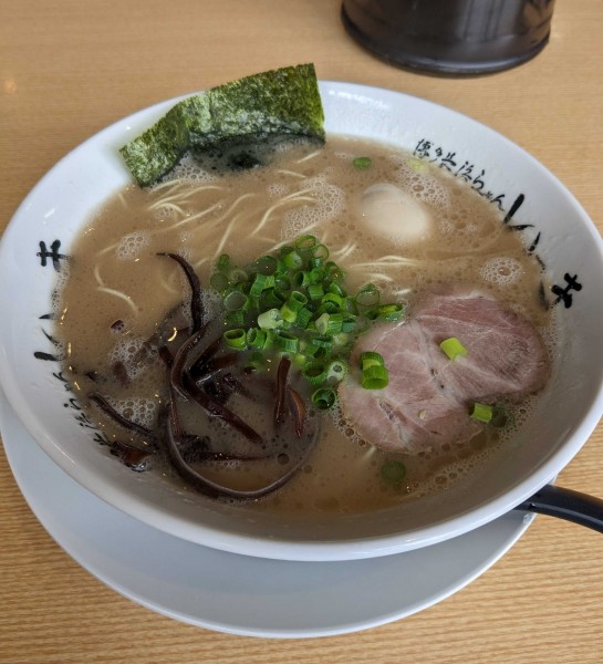 「ラーメン + 味玉 + 替え玉」@博多長浜らーめん いっき 戸塚安行店の写真