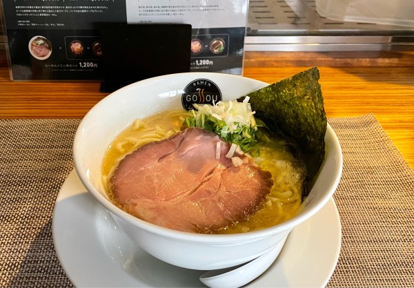 「塩らーめん ¥900」@RAMEN GOSSOU 新橋店の写真