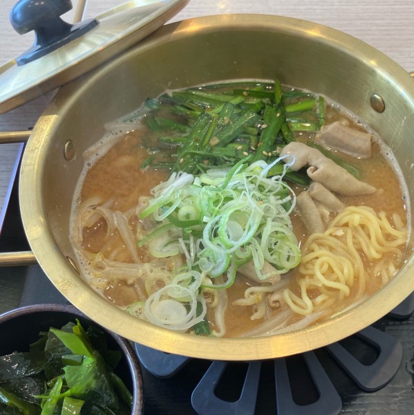 「もつ鍋ら〜めん860円わかめクーポン他」@ゆで太郎 酒々井店の写真