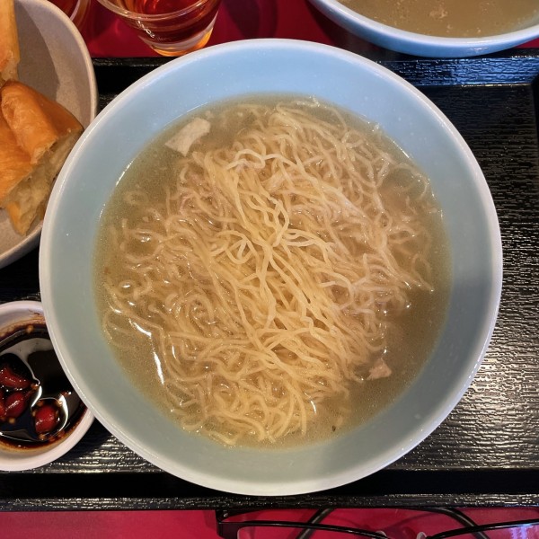 「肉骨茶ラーメン」@獅天鶏飯の写真
