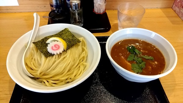 「濃厚煮干しつけ麺（９５０円）」@つけめん 蕾 本家の写真