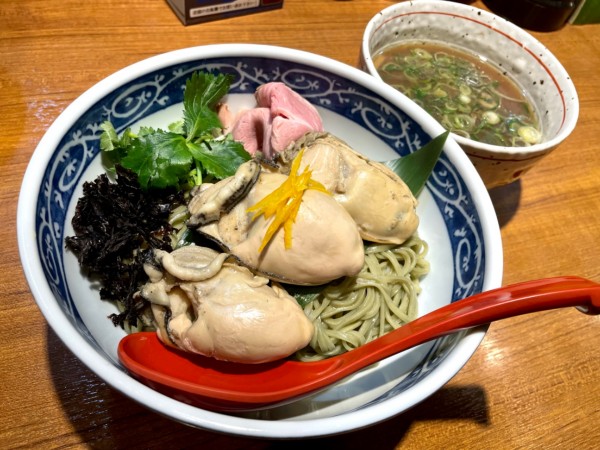 「【限定①】真牡蠣のつけそば 海藻麺 ￥1300」@寿製麺よしかわ 川越店の写真