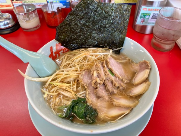 「醤油ネギチャーシュー麺」@ラーメン山岡家 小松店の写真