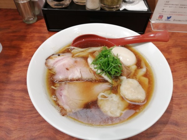 「特製醤油そば　1250円」@三馬路 東京店の写真