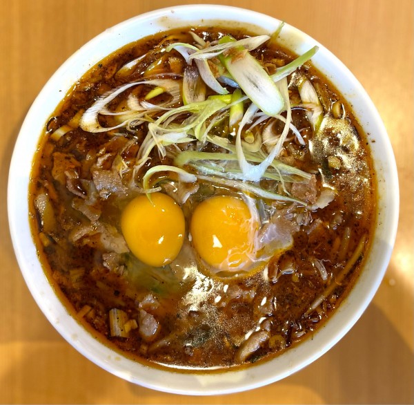 「肉ニラスタミナメン、生たまご、中ライス」@YOKOHAMA中華そば かみ山の写真