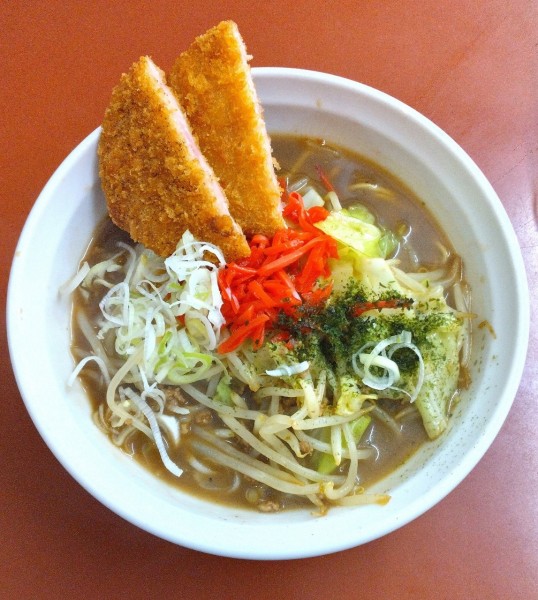 「ソースらーめん 780円＋ハムカツ 200円」@中華料理 大輦の写真