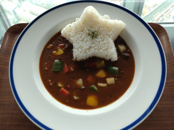 「カレー（中辛）　１２００円（＋施設入場料）」@SKYTREE CAFE 天望デッキ フロア340の写真