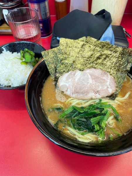 「ラーメン　固め濃いめ多め」@横浜ラーメン 山本家の写真