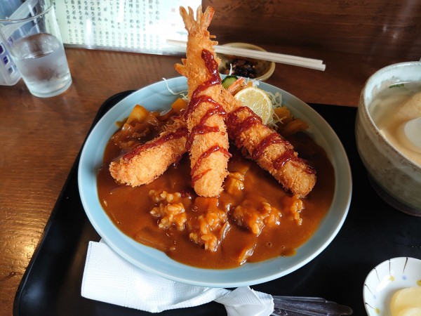 「エビフライカレー+キツネうどん」@ナカムラ食堂の写真