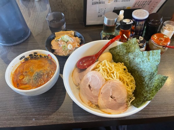 「特製海老辛味噌つけ麺大盛り＋ミニチャーシュー丼」@らーめん 福たけ 桜木本店の写真