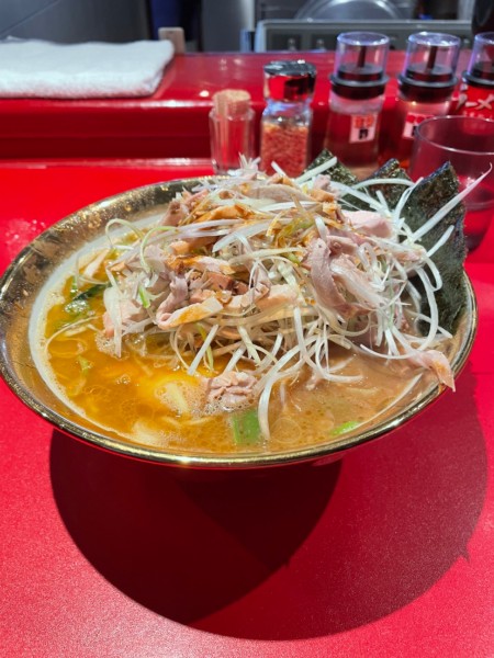 「ネギチャーシュー麺　固め濃い口多め」@厚木家の写真