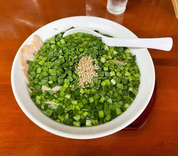 「ニラ塩らぁめん」@らぁめん たけやの写真