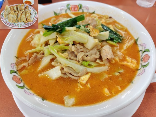 「豚辛ラーメン　＋餃子２人前（クーポン）」@餃子の王将 諏訪店の写真