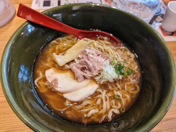 「焼あご塩ラーメン900円」@焼きあご塩らー麺  たかはし 歌舞伎町店の写真