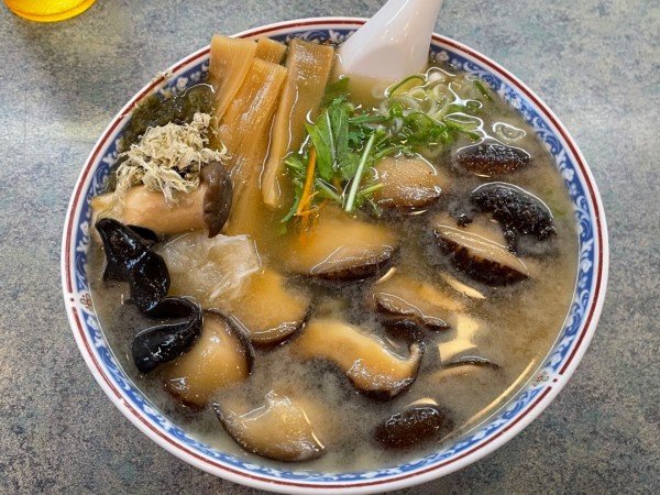 「椎茸らーめん　￥９００」@味楽の写真