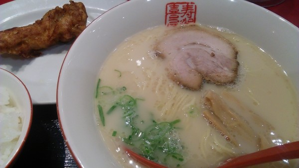 「白ラーメン 670円＋唐揚げ（1個）セット 350円」@らーめん寿がきや 名古屋エスカ店の写真