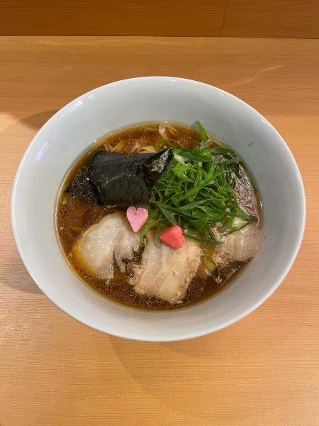「醤油らぁ麺(1000円)」@らぁ麺 恋泥棒の写真