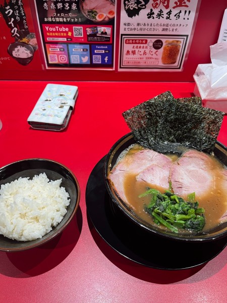 「チャーシュー3枚中盛硬め濃いめ、ライス」@家系ラーメン王道家直伝 青森野呂家の写真