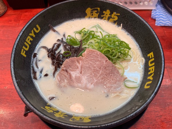 「とんこつラーメン」@とんこつラーメン 博多風龍 渋谷店の写真