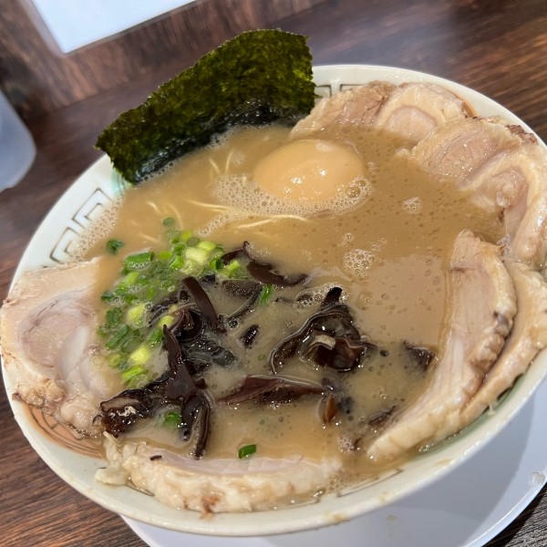 「チャーシュー（油抜き）味玉」@博多長浜らーめん 楓神の写真