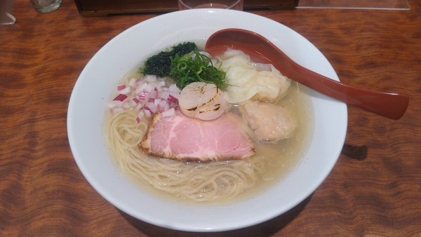 「【期間限定】魚介出汁の冷やし塩そば¥1400-」@三馬路 東京店の写真