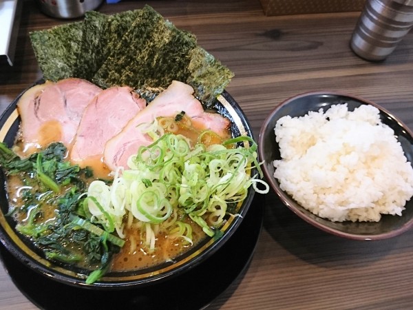 「チャーシューメン(3枚) 、 ライス」@家系ラーメン がくの写真