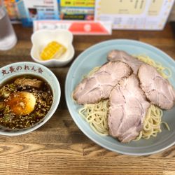 チャーシュー入りつけ麺  1280円(税込1408円)