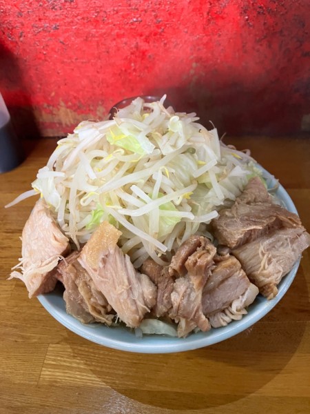 「チャーシュー麺　ヤサイマシ」@ラーメン髭の写真