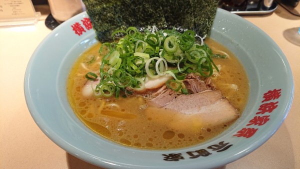 「ラーメン+中盛」@横浜家系 元町家の写真