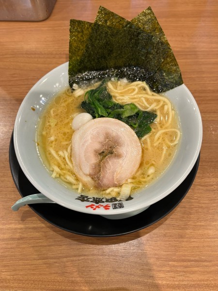 「醤油豚骨ラーメン麺硬め」@町田商店 大垣店の写真