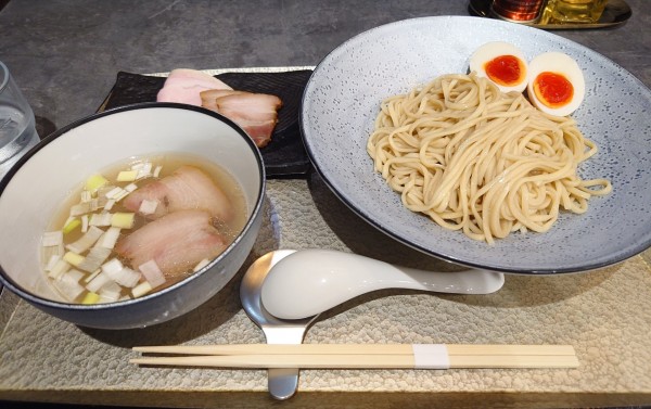 「つけ蕎麦〈塩〉上(1500円)」@宍道湖しじみ中華蕎麦 琥珀 池袋店の写真