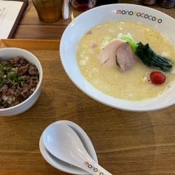 純鶏白湯らーめん（880円）＋馬肉飯（500円）