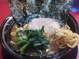 「ラーメン(かため)(800)」@家系ラーメン とらきち家の写真