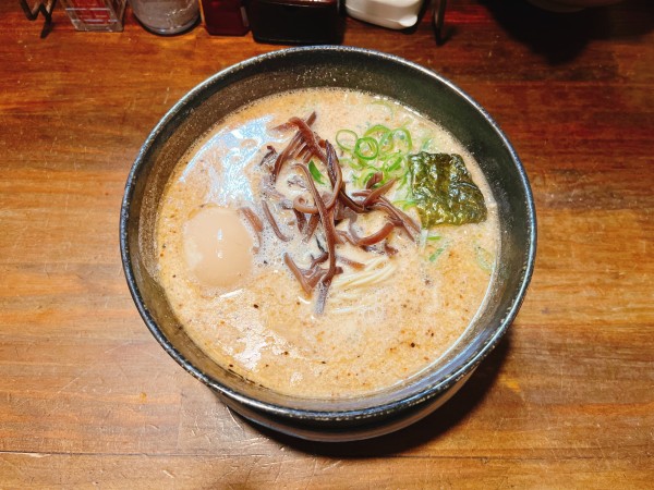 「豚骨醤油ラーメン+味玉」@十六代目 哲麺 大垣上面店の写真