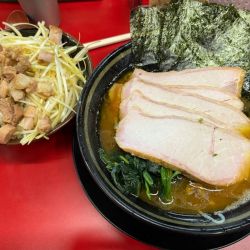 チャーシューメン油多め/ ネギ丼（白）