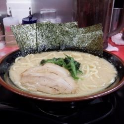 豚骨醤油ラーメン